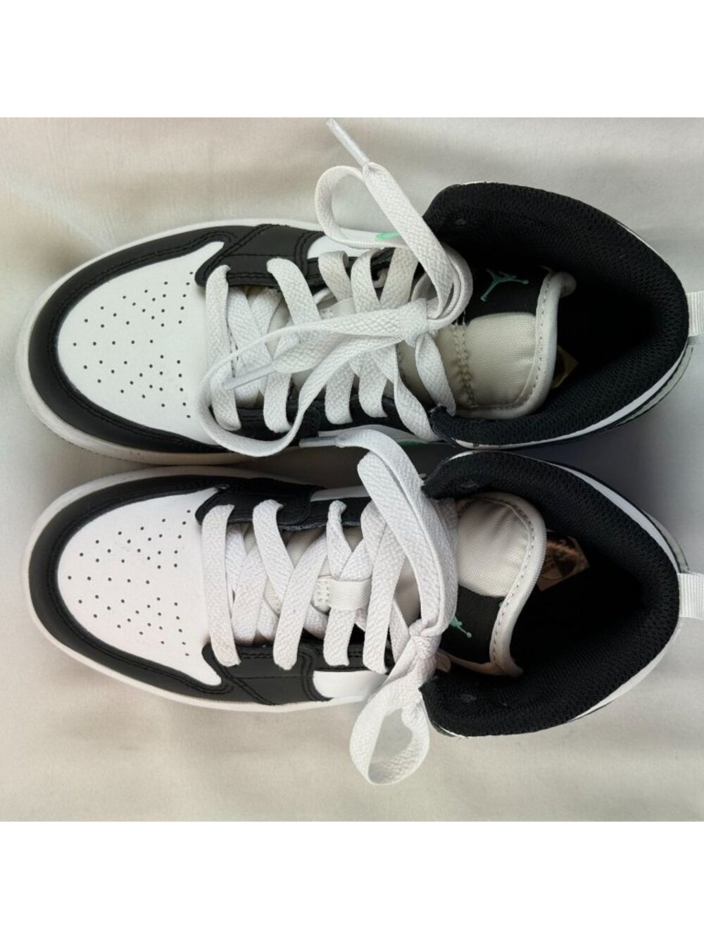 NEW Nike Air Jordan 1 Mid PS PRESCHOOL Sz 13 White Black Green DQ8424-103 - Picture 6 of 8